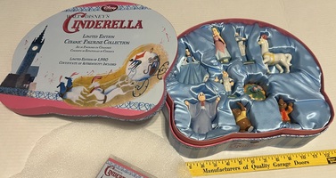 Disney Cinderella 9-Piece Ceramic Figurine Set, limited edition IMG_2948.jpg