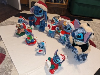 Disney_Stitch_Christmas_20231212_173536841.jpg Disney Stitch, Plush, Christmas theme, Eight-8 assorted: $39