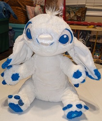 Disney_Stitch_Christmas_White_Large_20231218_001617072.jpg Disney Stitch Large Plush Christmas White with Blue trim: $37.00