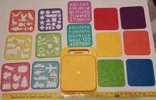 Tupperware_Tuppertoy_Art_Case_20231025_161345.jpg Tupperware Tuppertoy Stencil Art Case with 8 stencils, 6 trace plates, Vintage